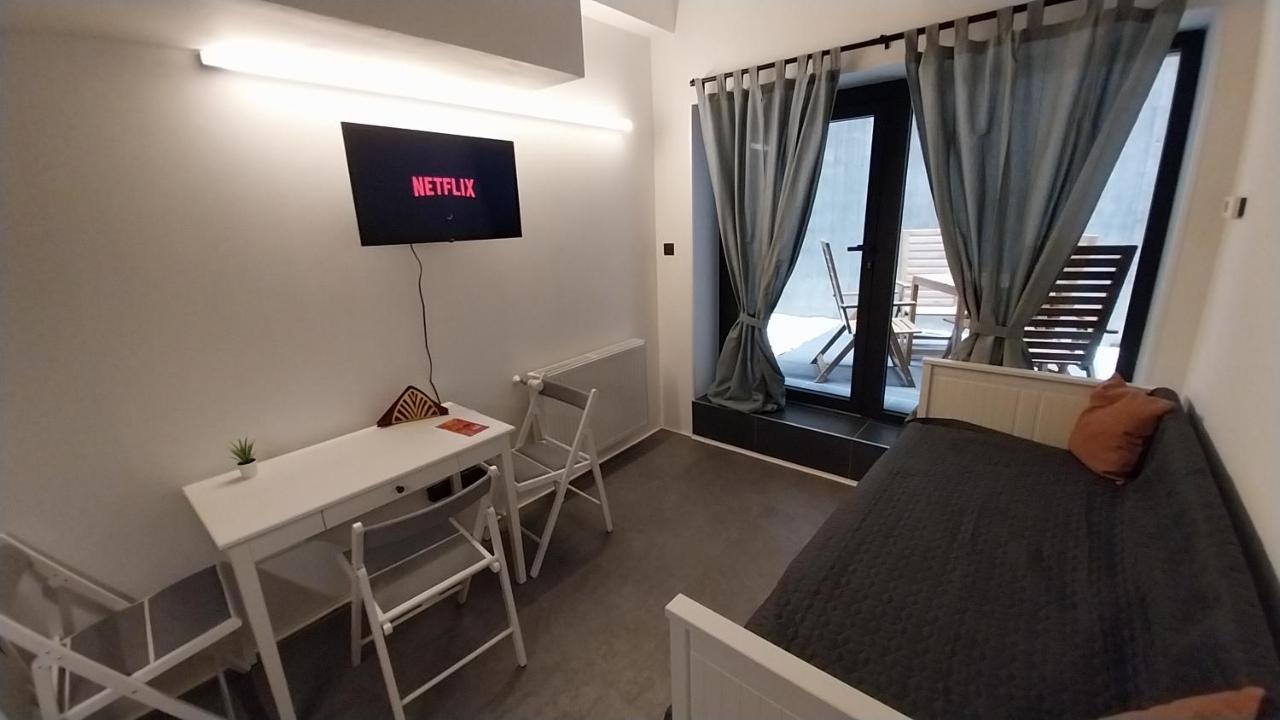 Peaceful Basement With Terrace & Free Gym Appartamento Budapest