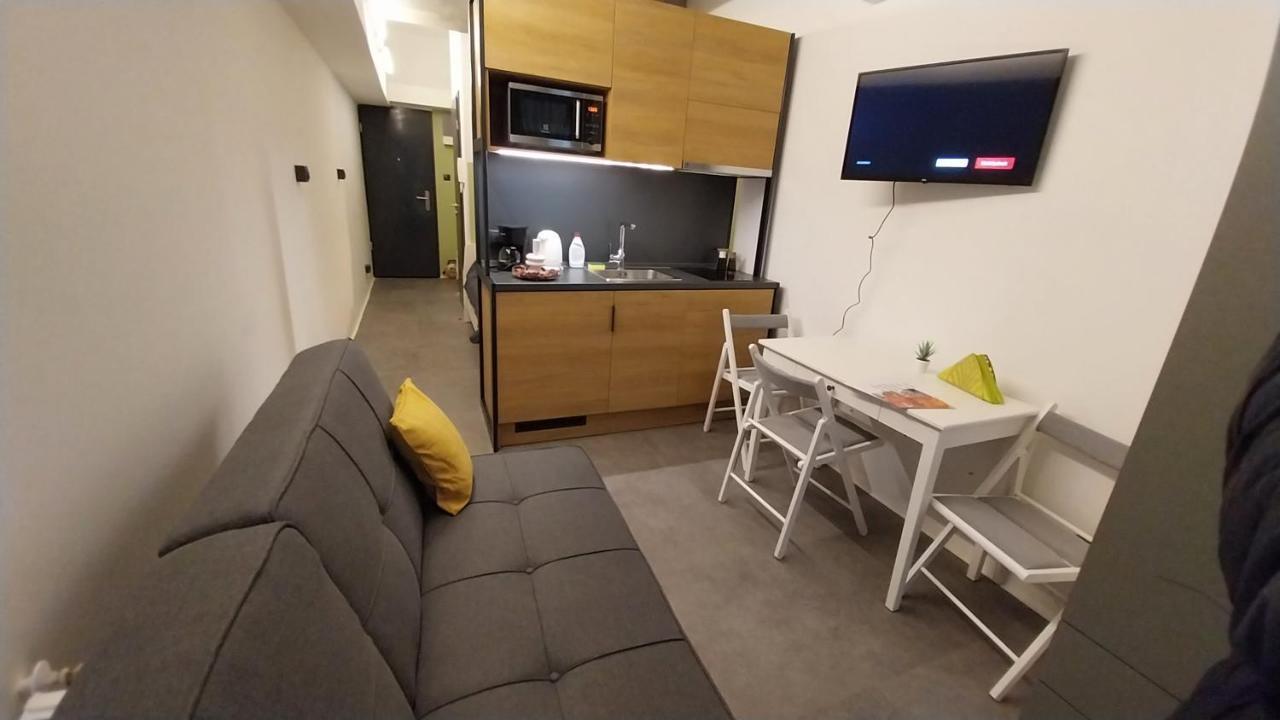Peaceful Basement With Terrace & Free Gym Appartamento Budapest