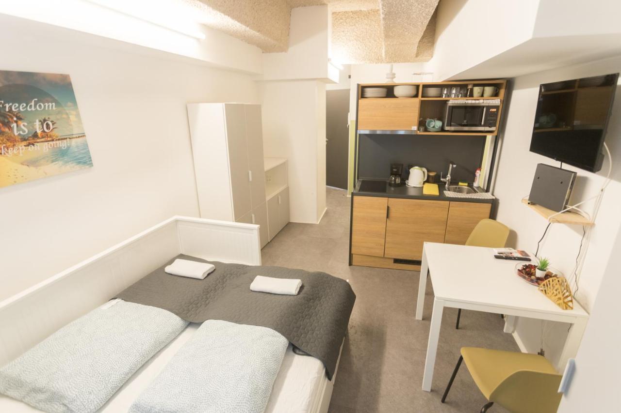 Peaceful Basement With Terrace & Free Gym Appartamento